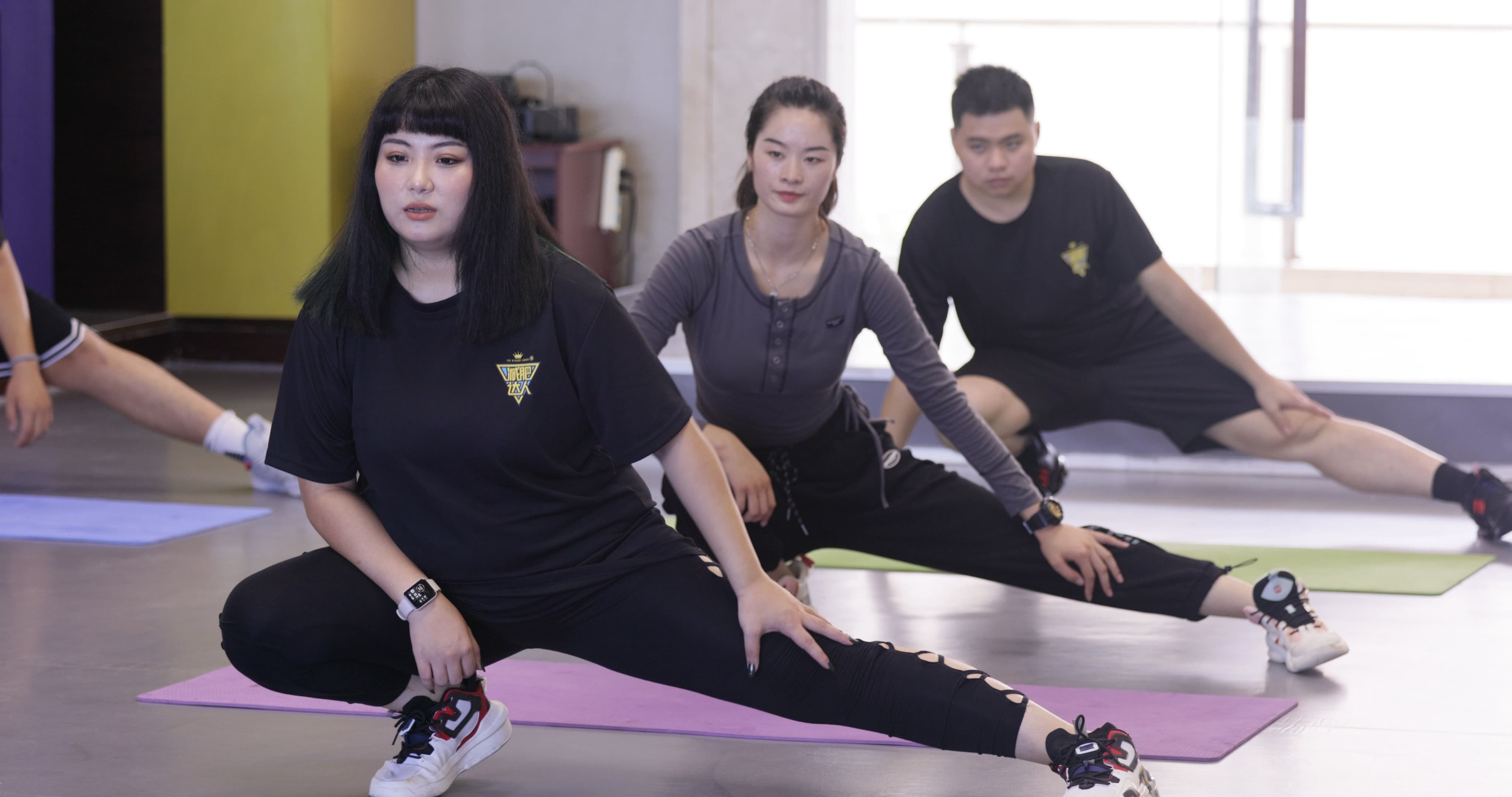 云浮減肥訓(xùn)練營營員正在熱身運動