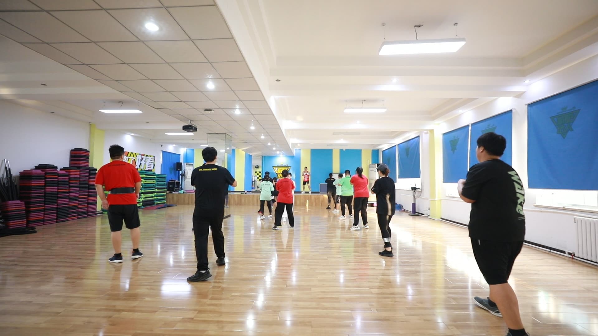 遵化減肥訓(xùn)練營營員正在減脂鍛煉